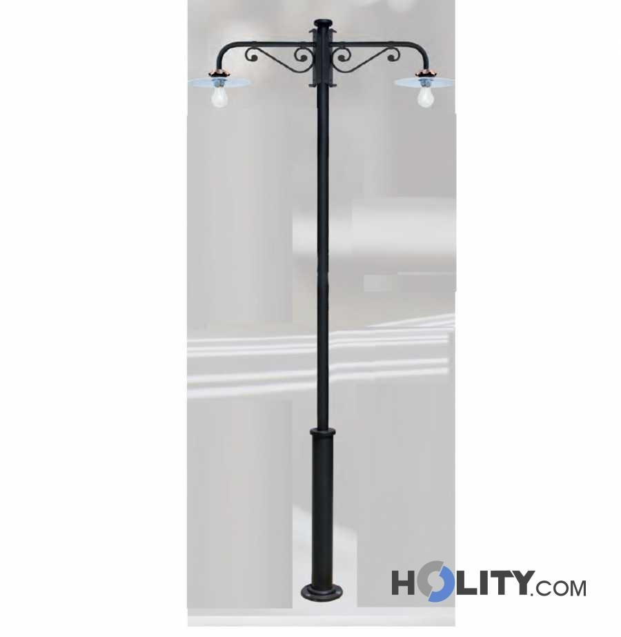 Lampione per esterni con struttura in legno e due lampade h16881