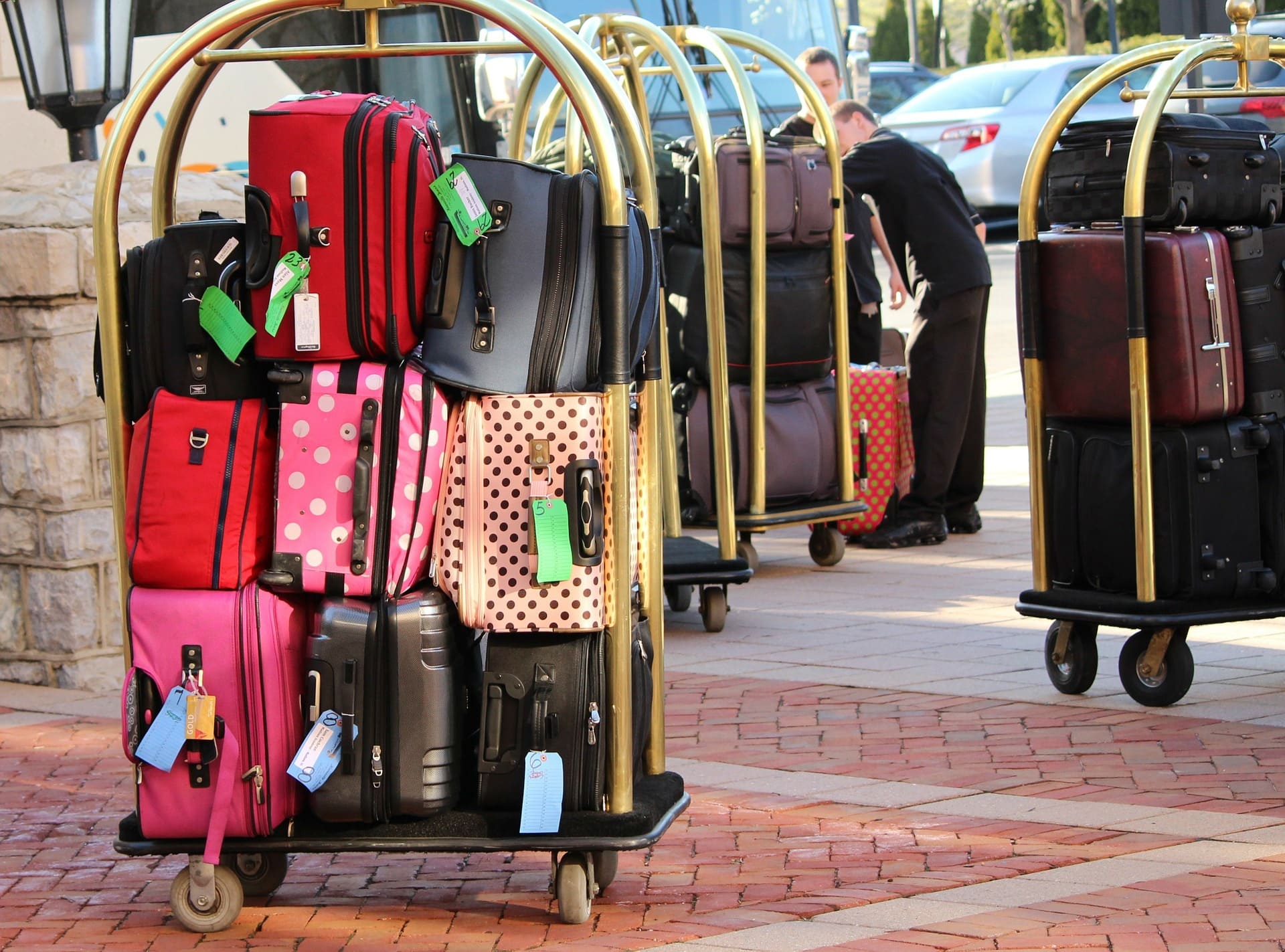Carrelli portabagagli: confort e comodità per il trasporto di abiti e valigie